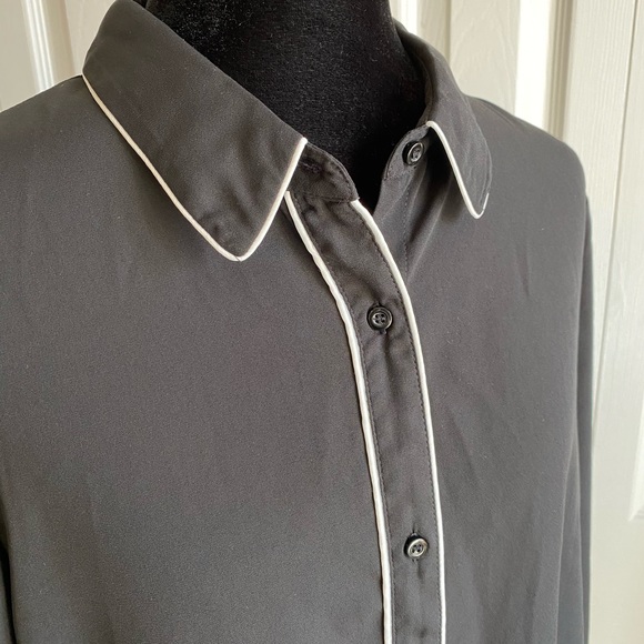 Black button up Forever 21 blouse - Picture 3 of 5